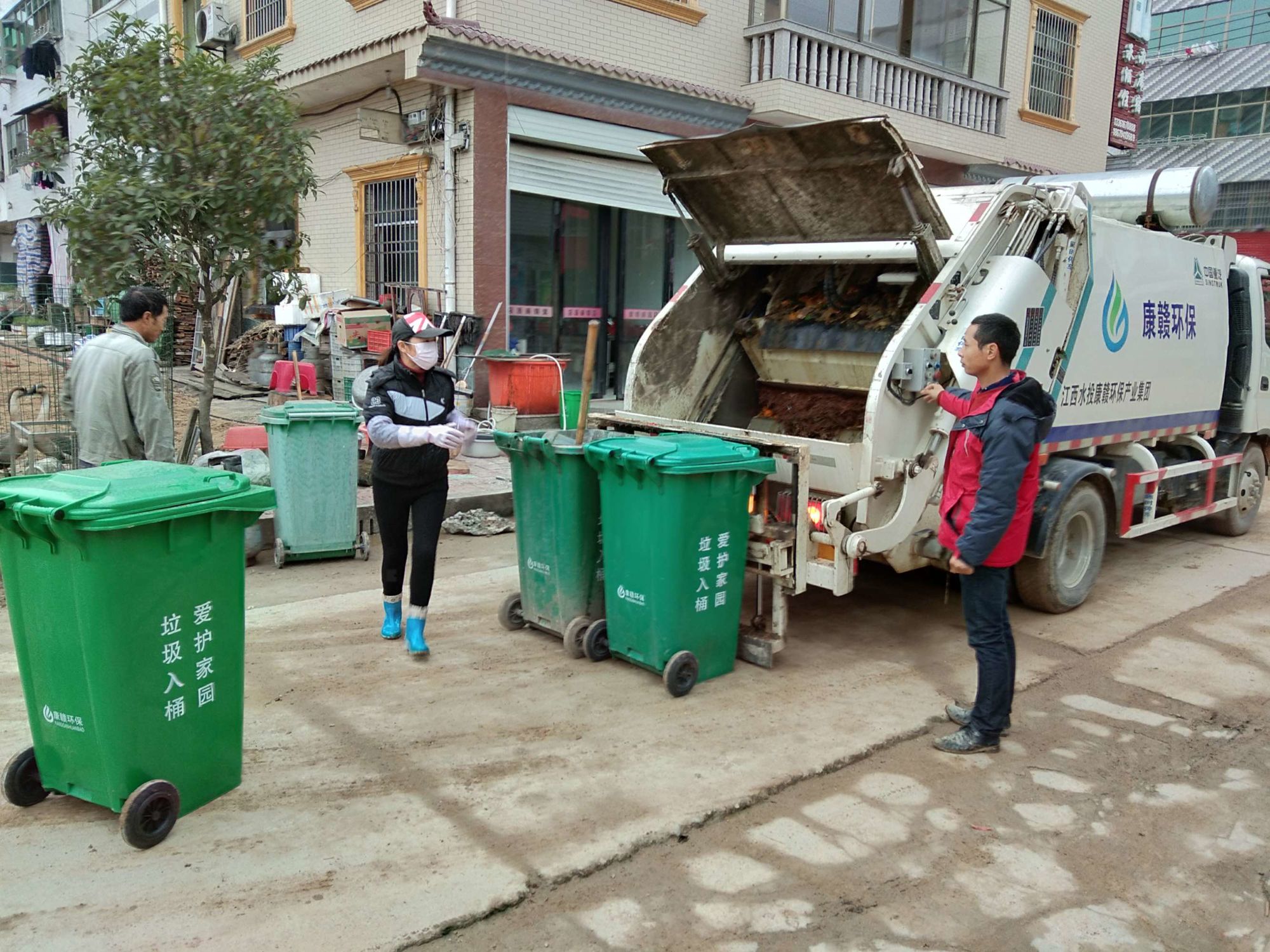 守护洁净家园——康赣垃圾装运车每日清运实录